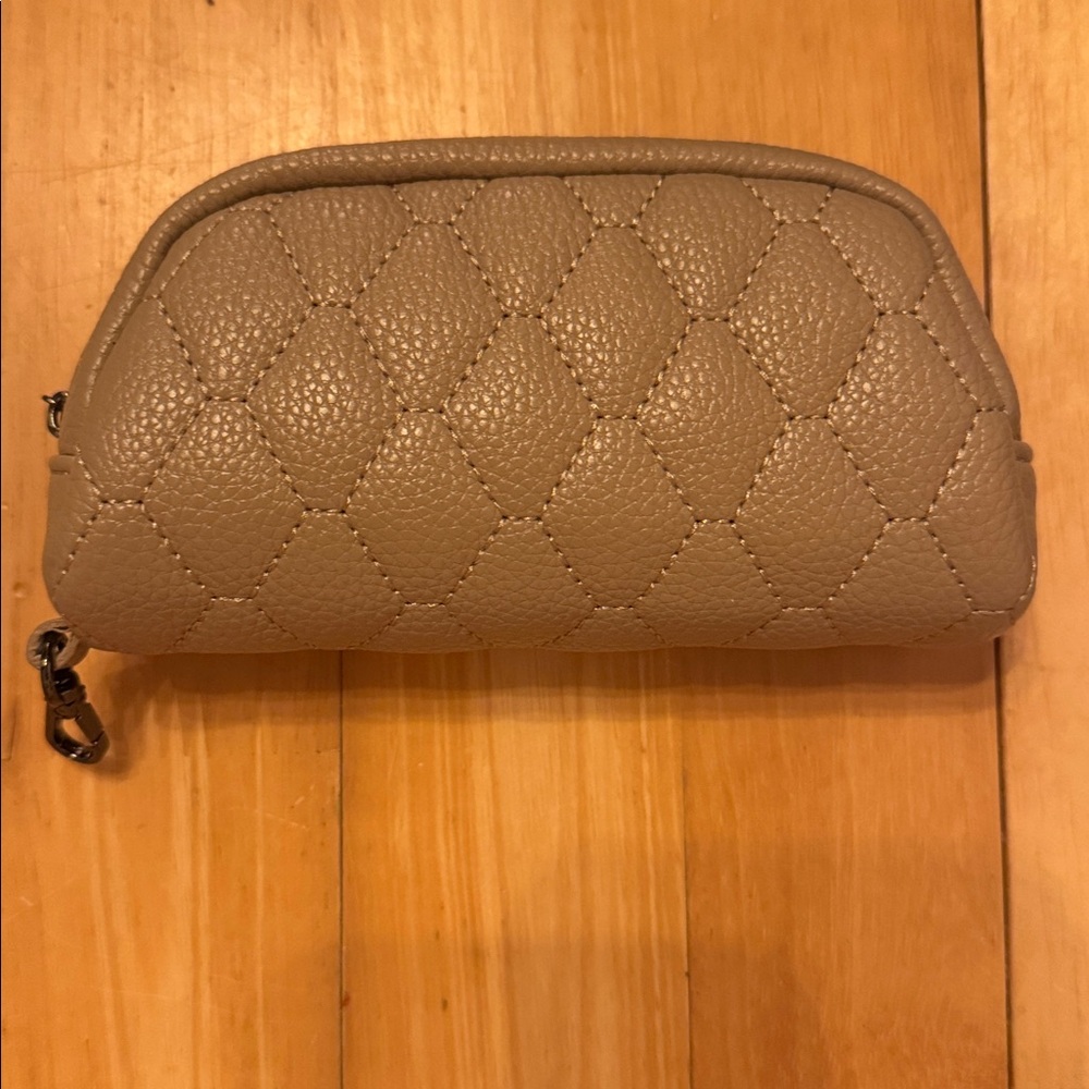 Lug Bobsled VL Eyeglass Case Pearl NWOT Sand